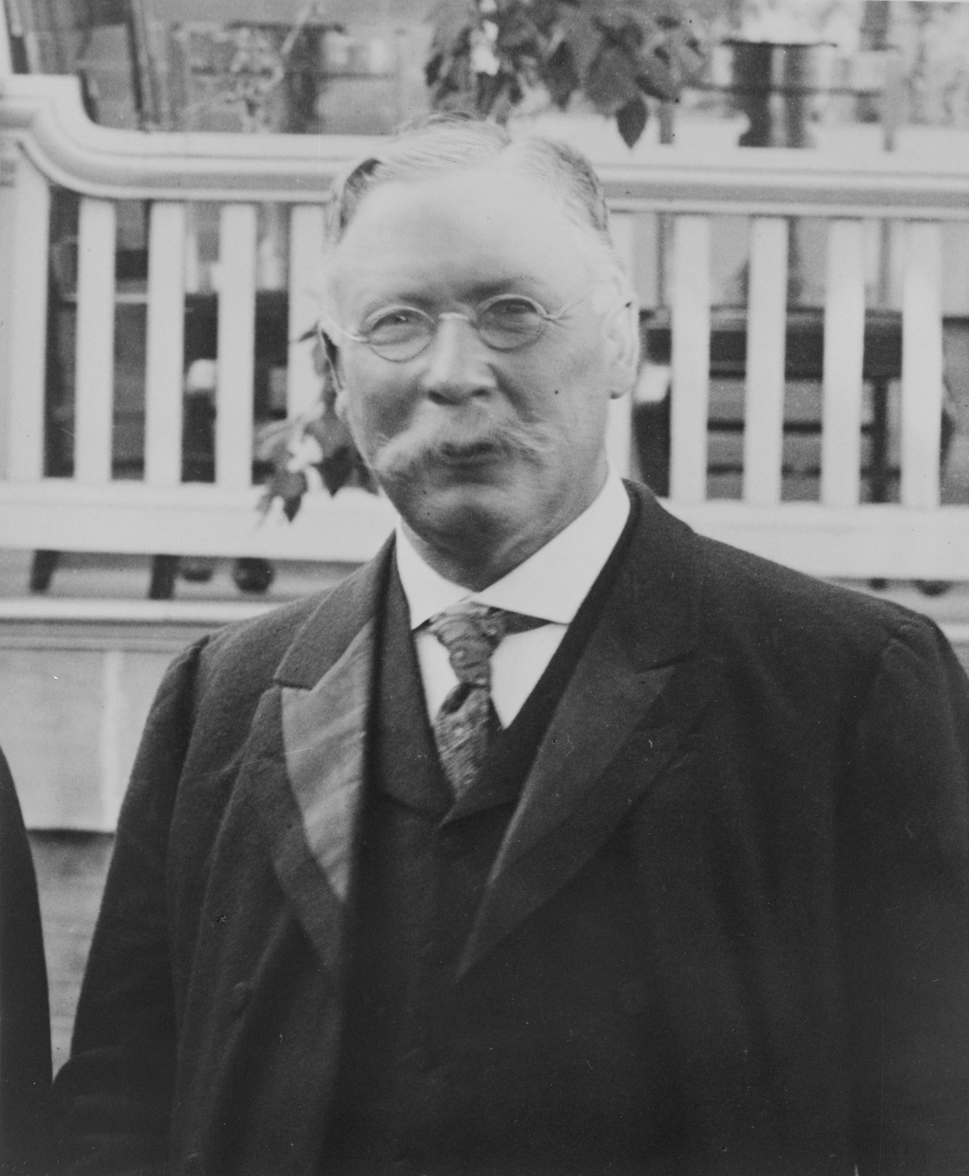 Alexander Cameron Rutherford主图
