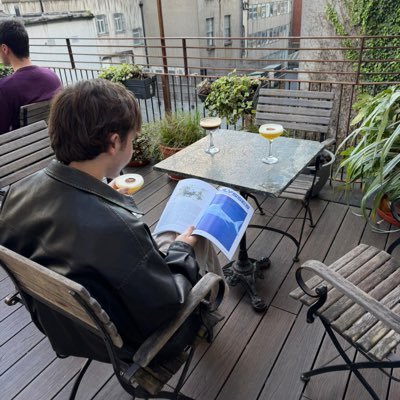 Ryan Morrissey 本人X账号使用的阅读照片