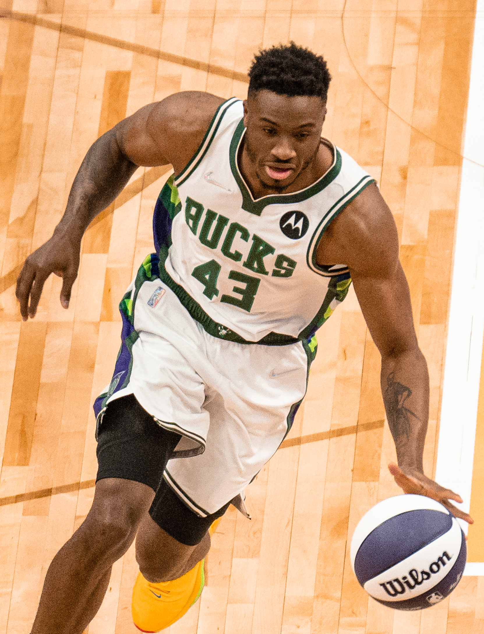 Thanasis Antetokounmpo在2022年NBA全明星技巧挑战赛运球