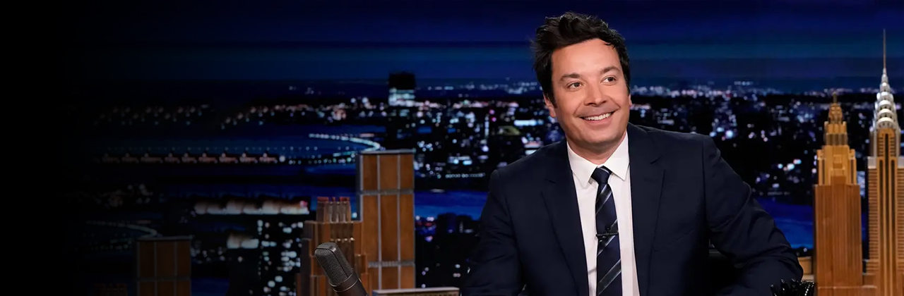 Jimmy Fallon 在 The Tonight Show 节目演播室