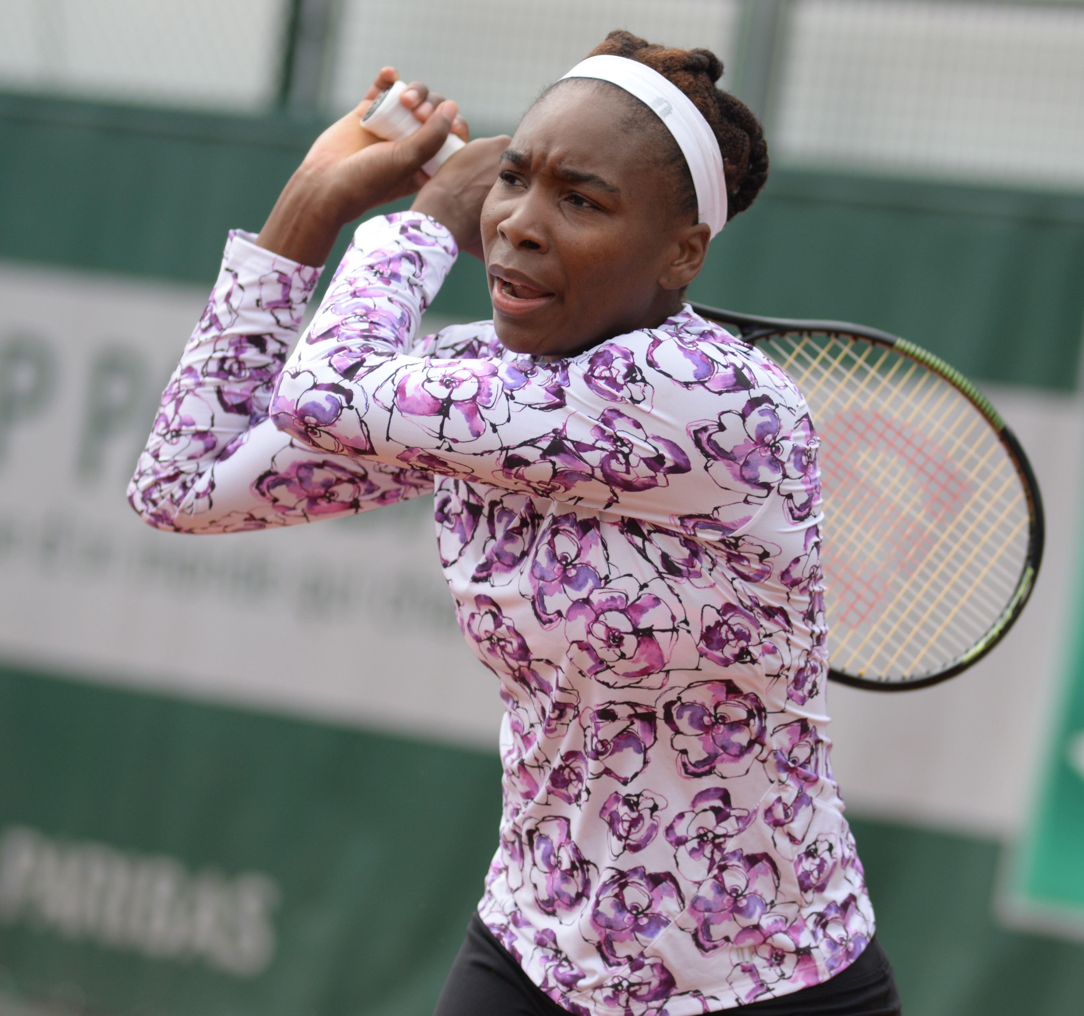 Venus Williams在网球场上的清晰照片